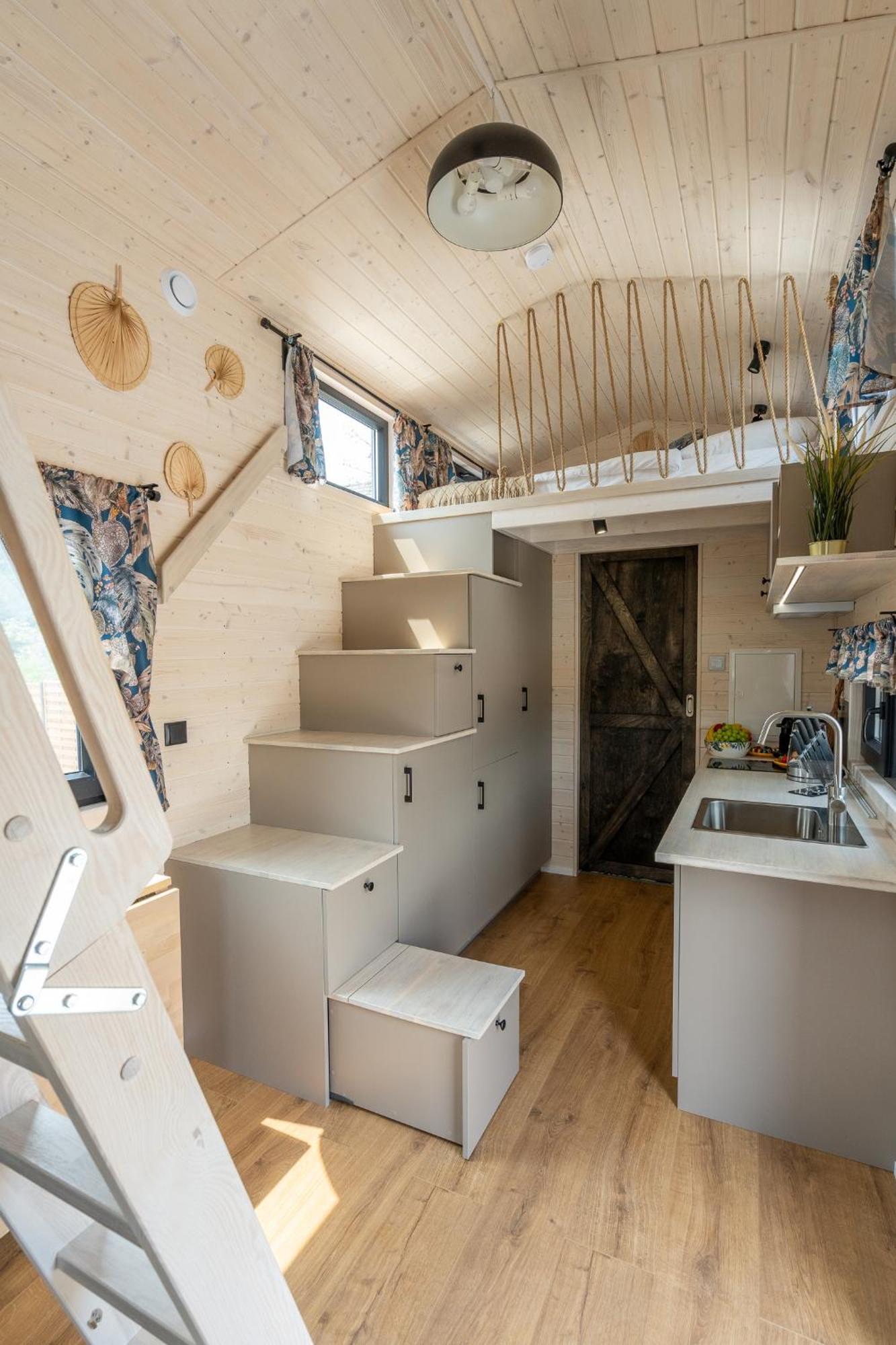 Staymoovers - Tinyhouse Zator