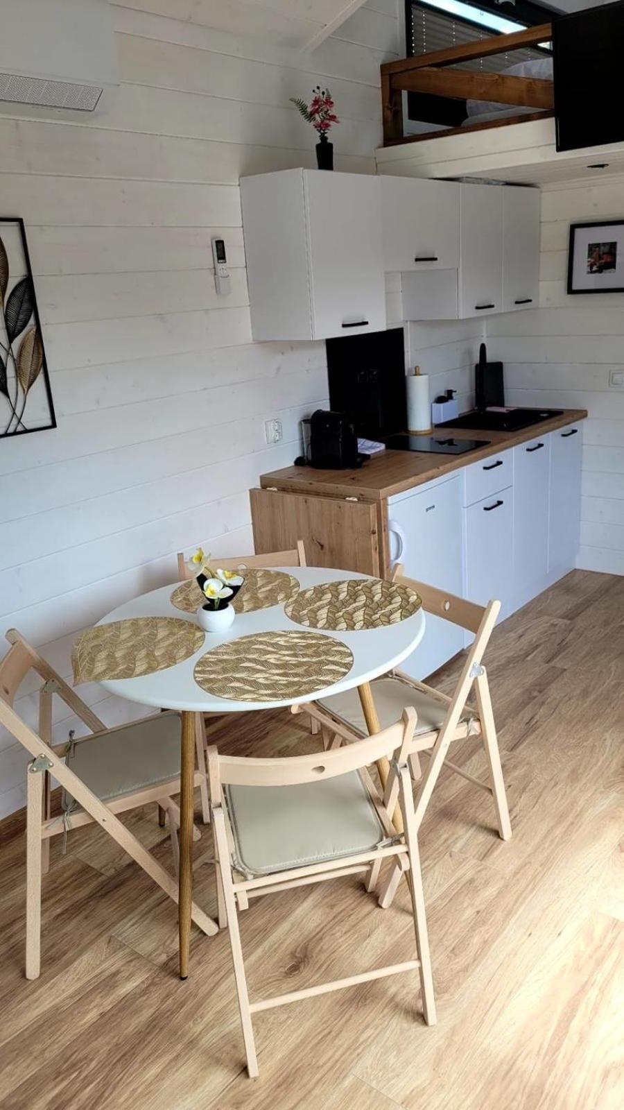 Staymoovers - Tinyhouse Holiday home *